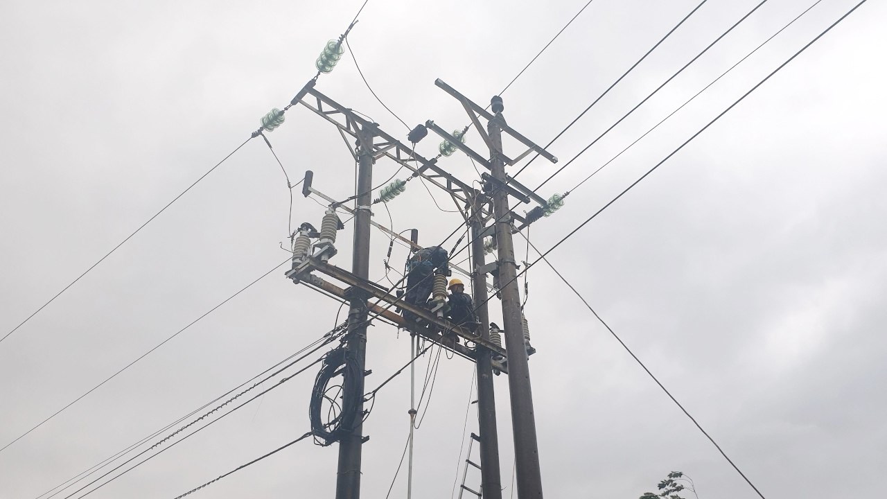 Bão số 13 khiến hơn 411.000 khách hàng ở 6 tỉnh, thành phố miền Trung bị ngừng cung cấp điện